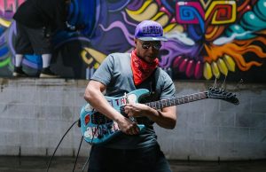 Tom Morello cumple años: El guitarrista revolucionario del rock nacido un 30 de mayo